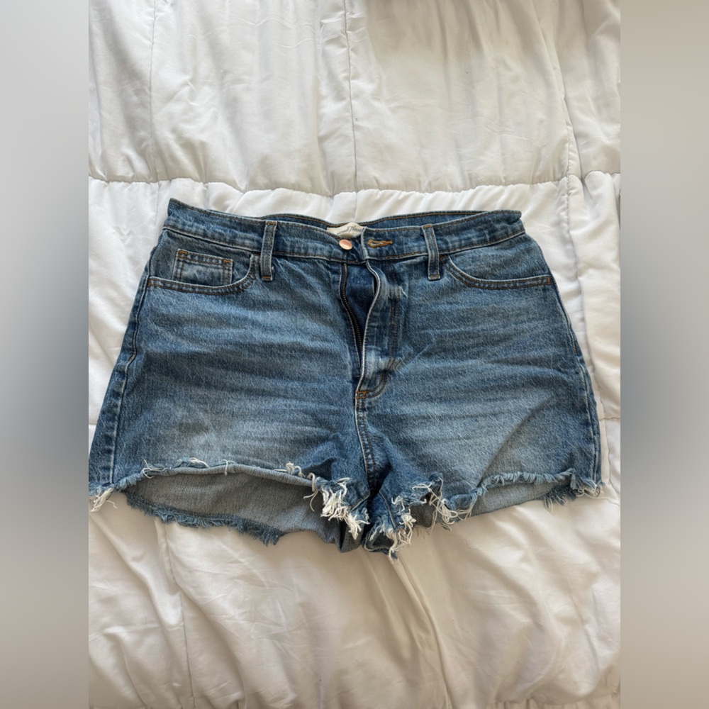 Universal thread women’s high-rise, jean shorts